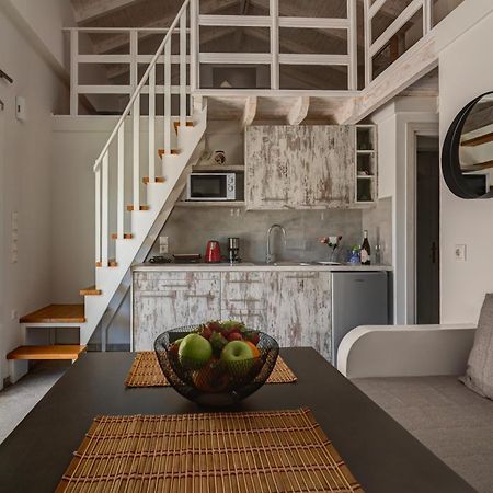 Molos Beachfront Apartments In Диакоптон Экстерьер фото