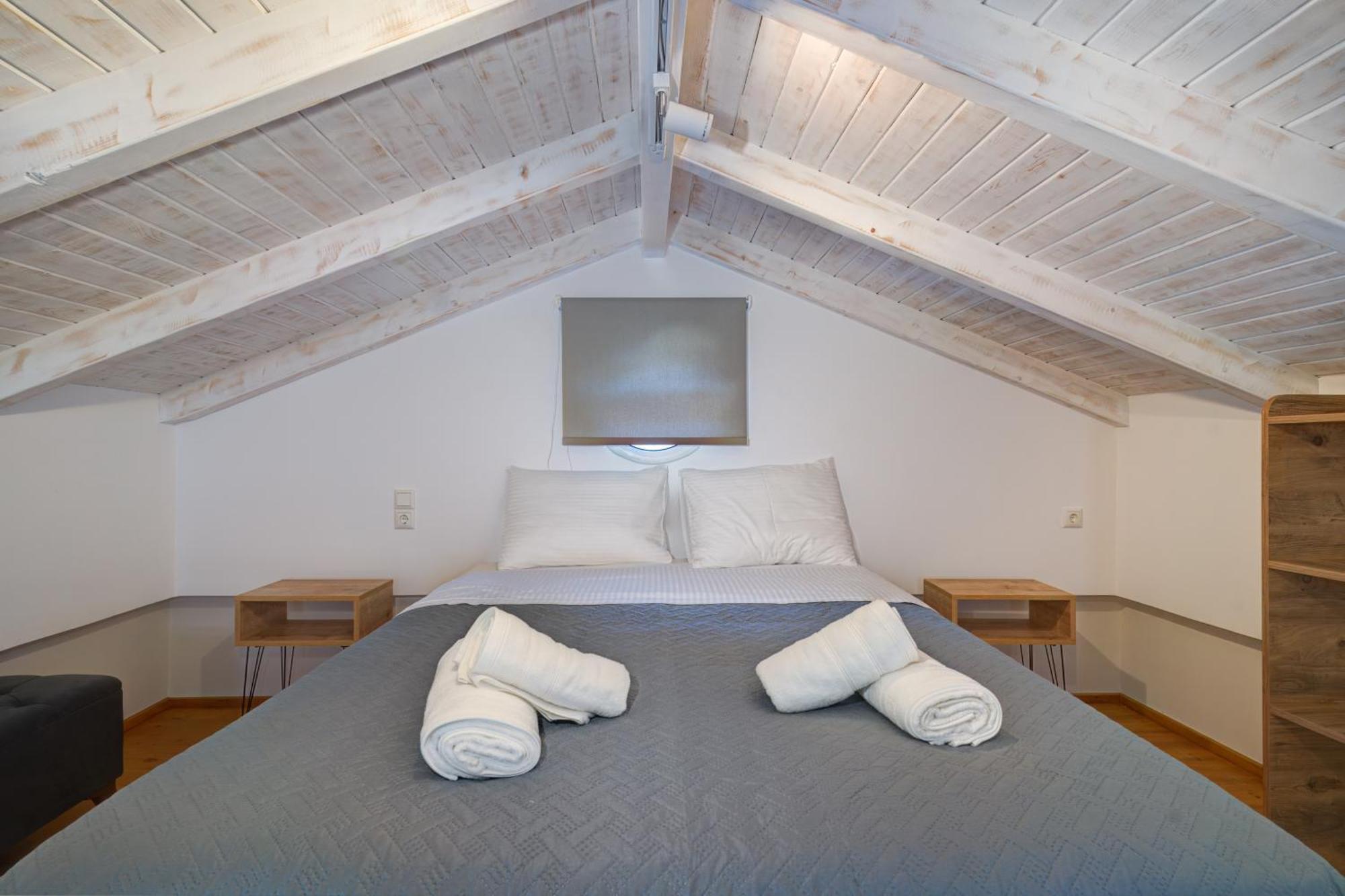 Molos Beachfront Apartments In Диакоптон Экстерьер фото