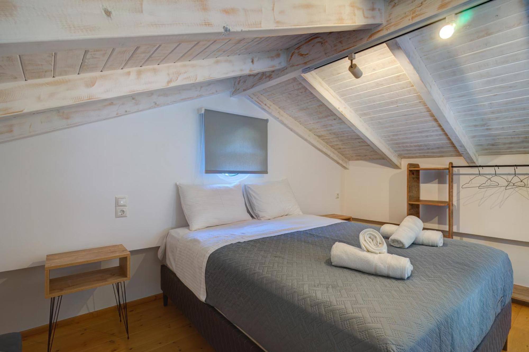 Molos Beachfront Apartments In Диакоптон Экстерьер фото