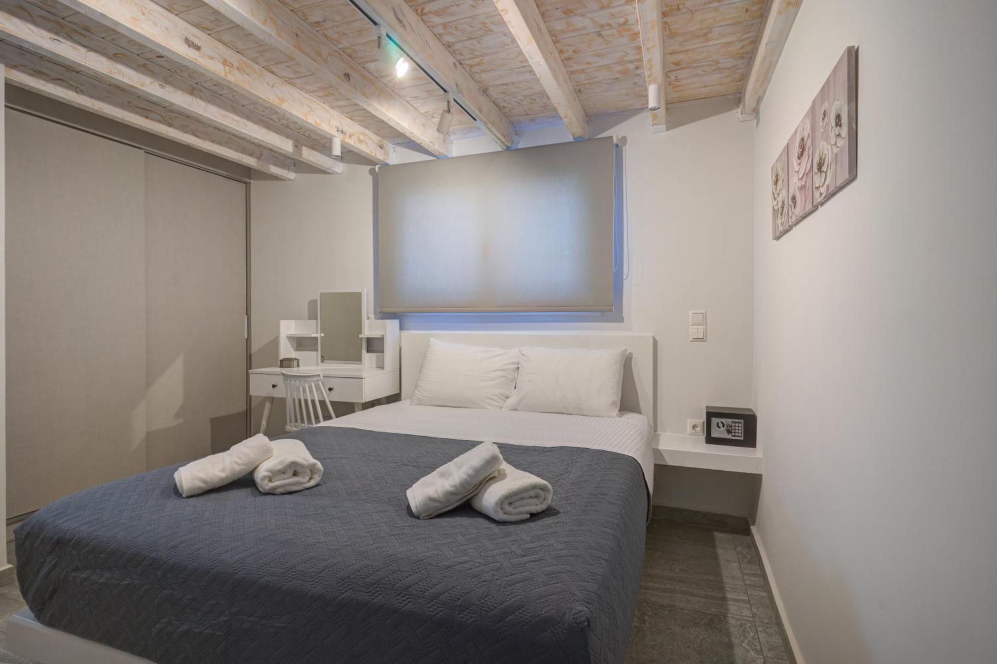 Molos Beachfront Apartments In Диакоптон Экстерьер фото