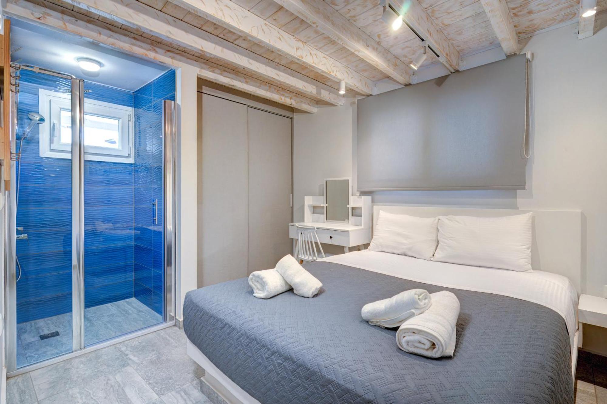 Molos Beachfront Apartments In Диакоптон Экстерьер фото