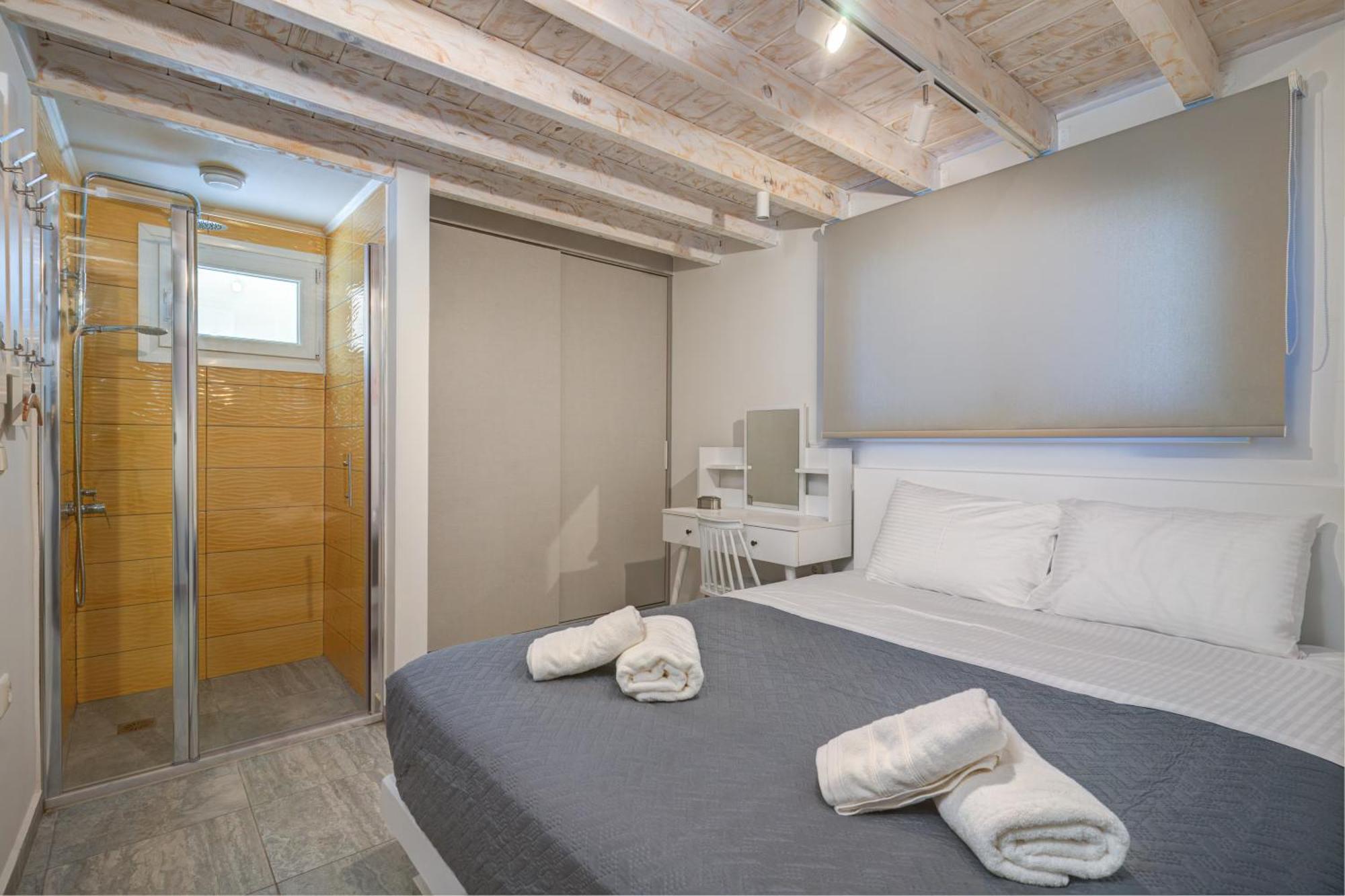 Molos Beachfront Apartments In Диакоптон Экстерьер фото