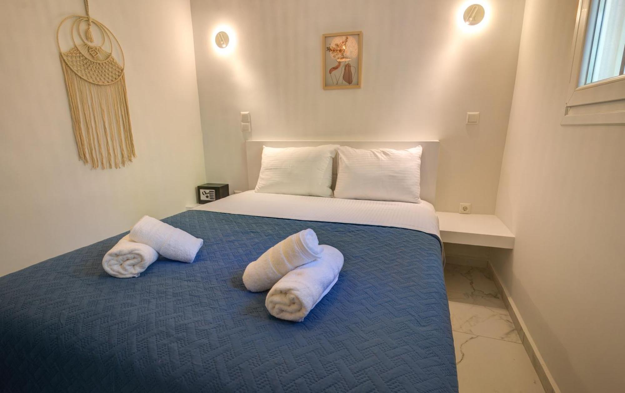 Molos Beachfront Apartments In Диакоптон Экстерьер фото