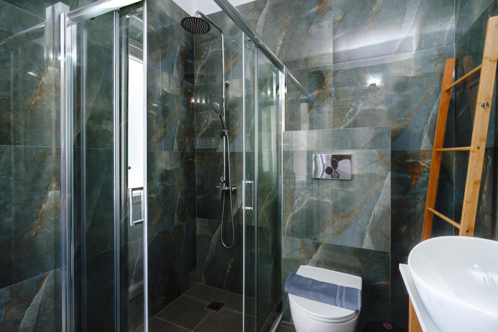 Molos Beachfront Apartments In Диакоптон Экстерьер фото