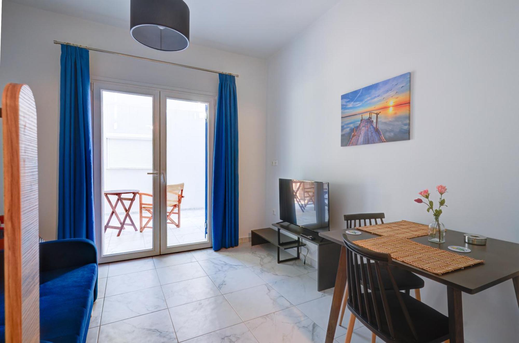 Molos Beachfront Apartments In Диакоптон Номер фото